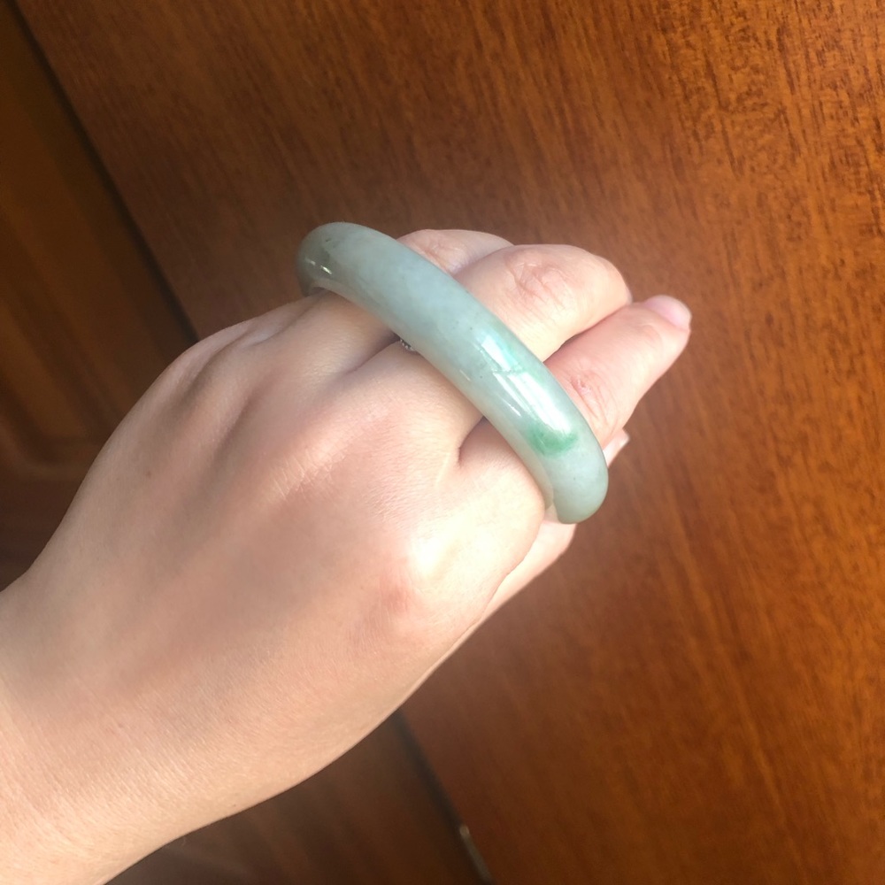 Jade bangle - Picture 14 of 16